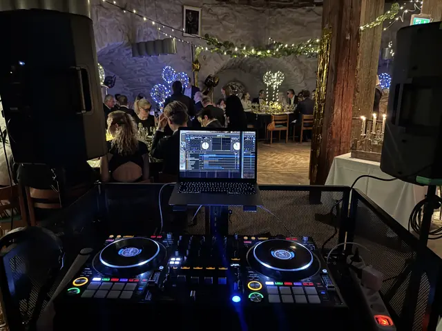 DJ-bordet under stenvalven på Skansen Lejonet i Göteborg