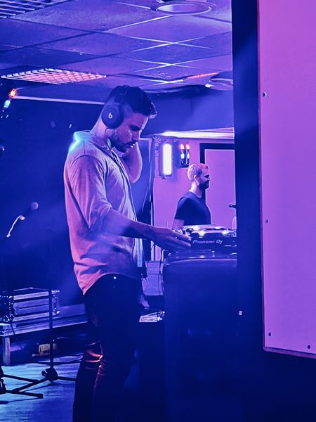 DJ Prado bakom skivorna