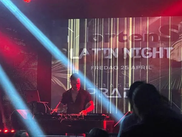 DJ Prado spelar inför publik