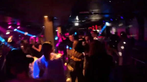 Fullsatt lokal med publik