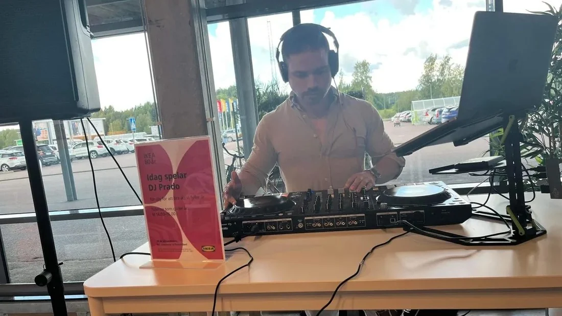 DJ-setup med ljud och ljus på IKEA i Karlstad